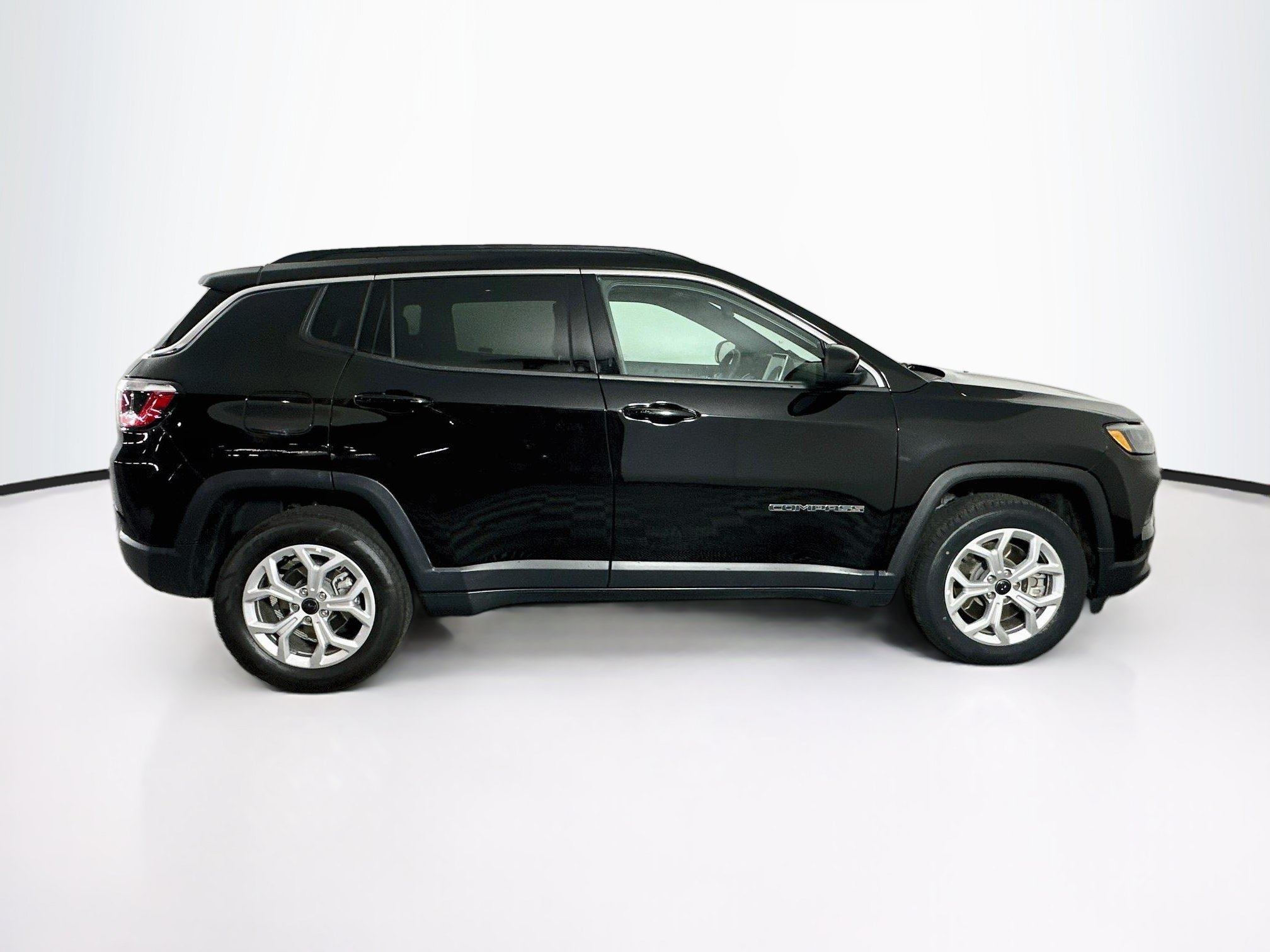 Used 2025 Jeep Compass Latitude AWD/4WD image 10