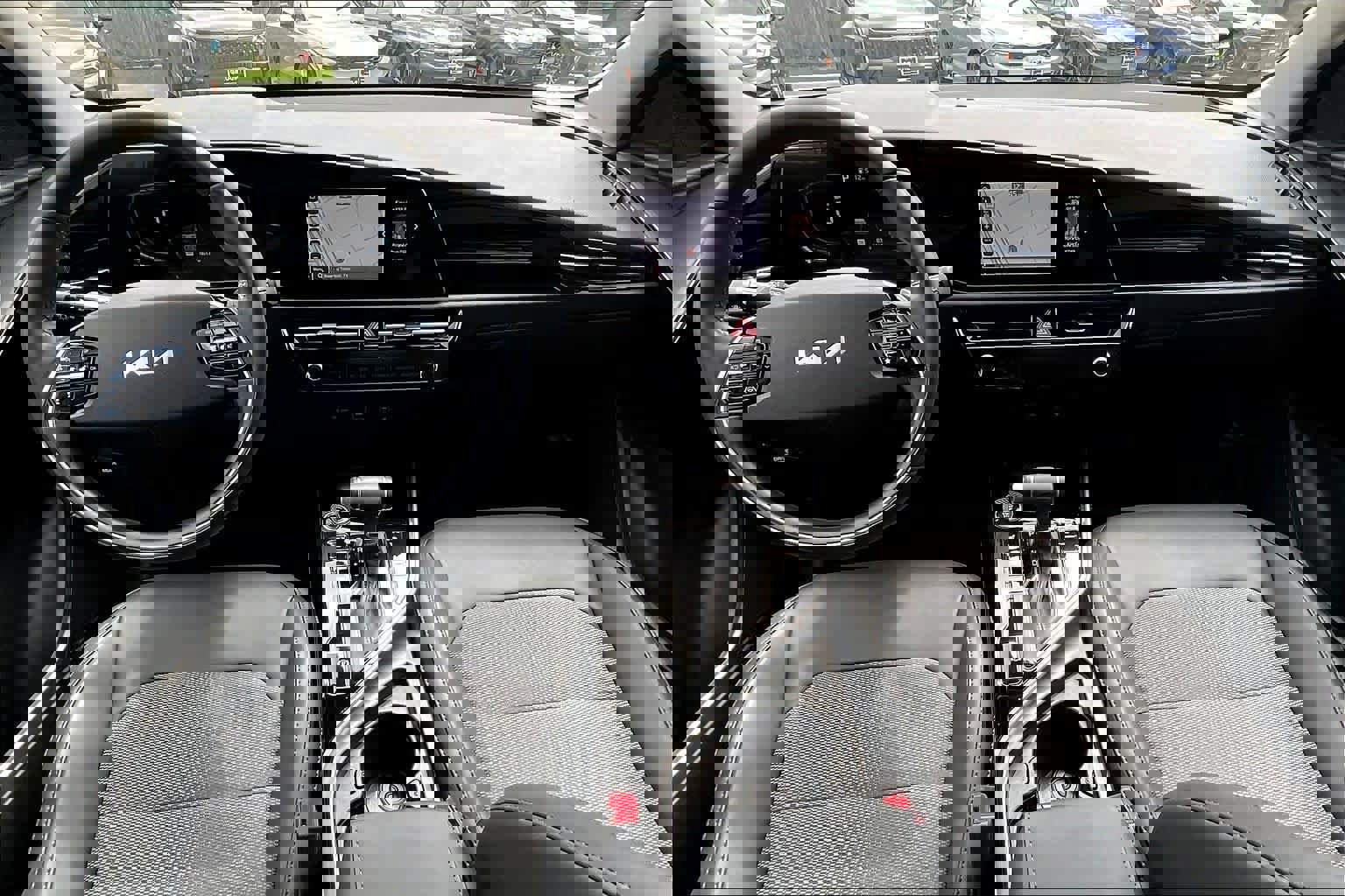 Used 2025 Kia Niro EX image 15