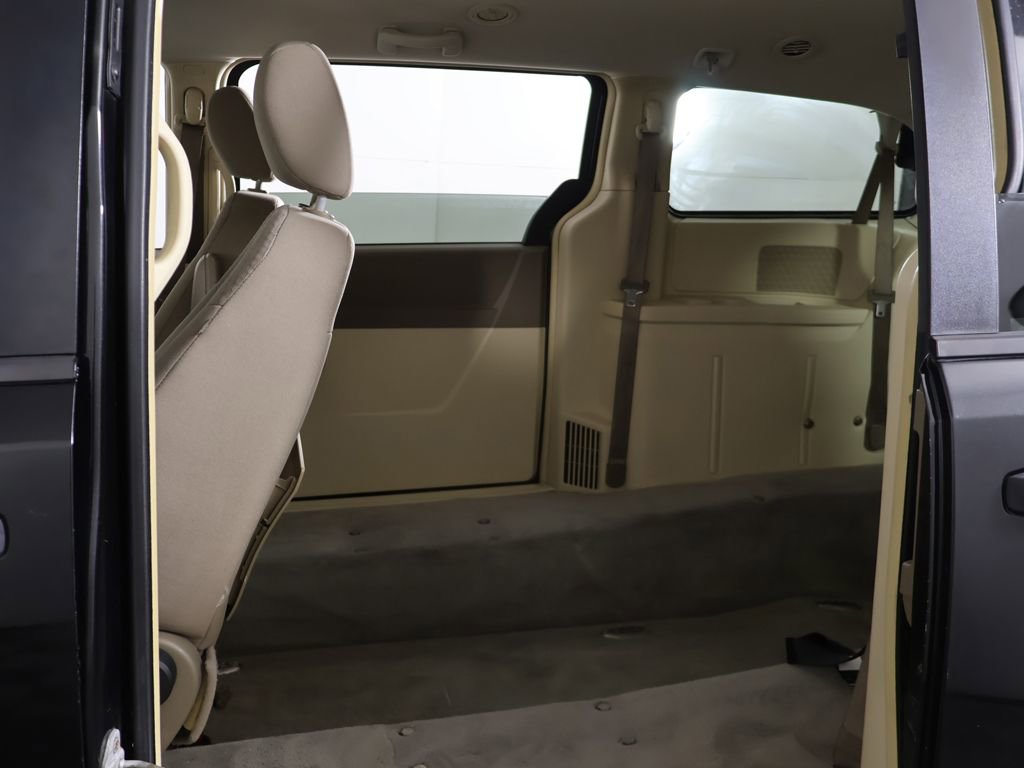 Used 2008 Chrysler Town & Country LX image 20