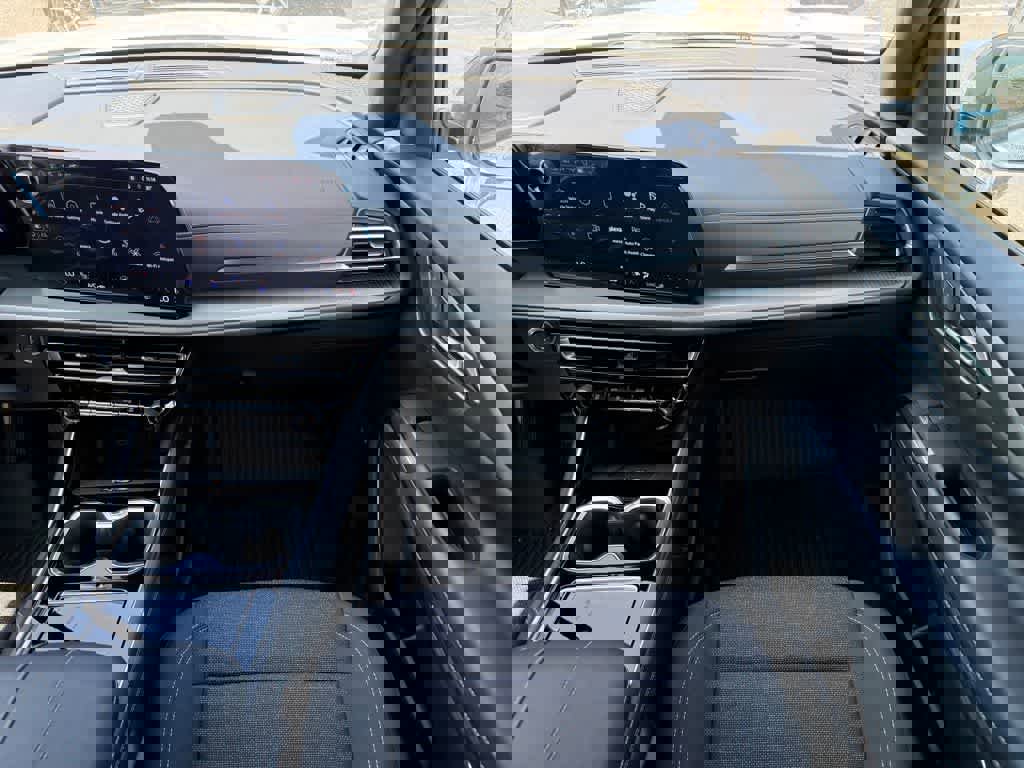 Used 2024 Chevrolet Traverse LT w/ Enhanced Driving Package image 85