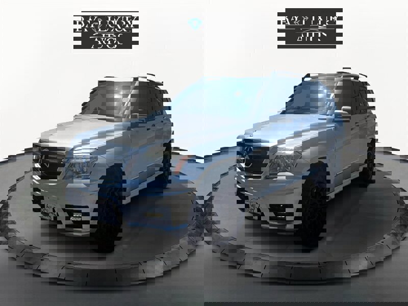 Used 2011 Mercedes-Benz GLK 350 4MATIC image 2