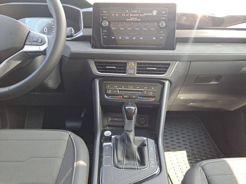 New 2025 Volkswagen Taos SE image 22