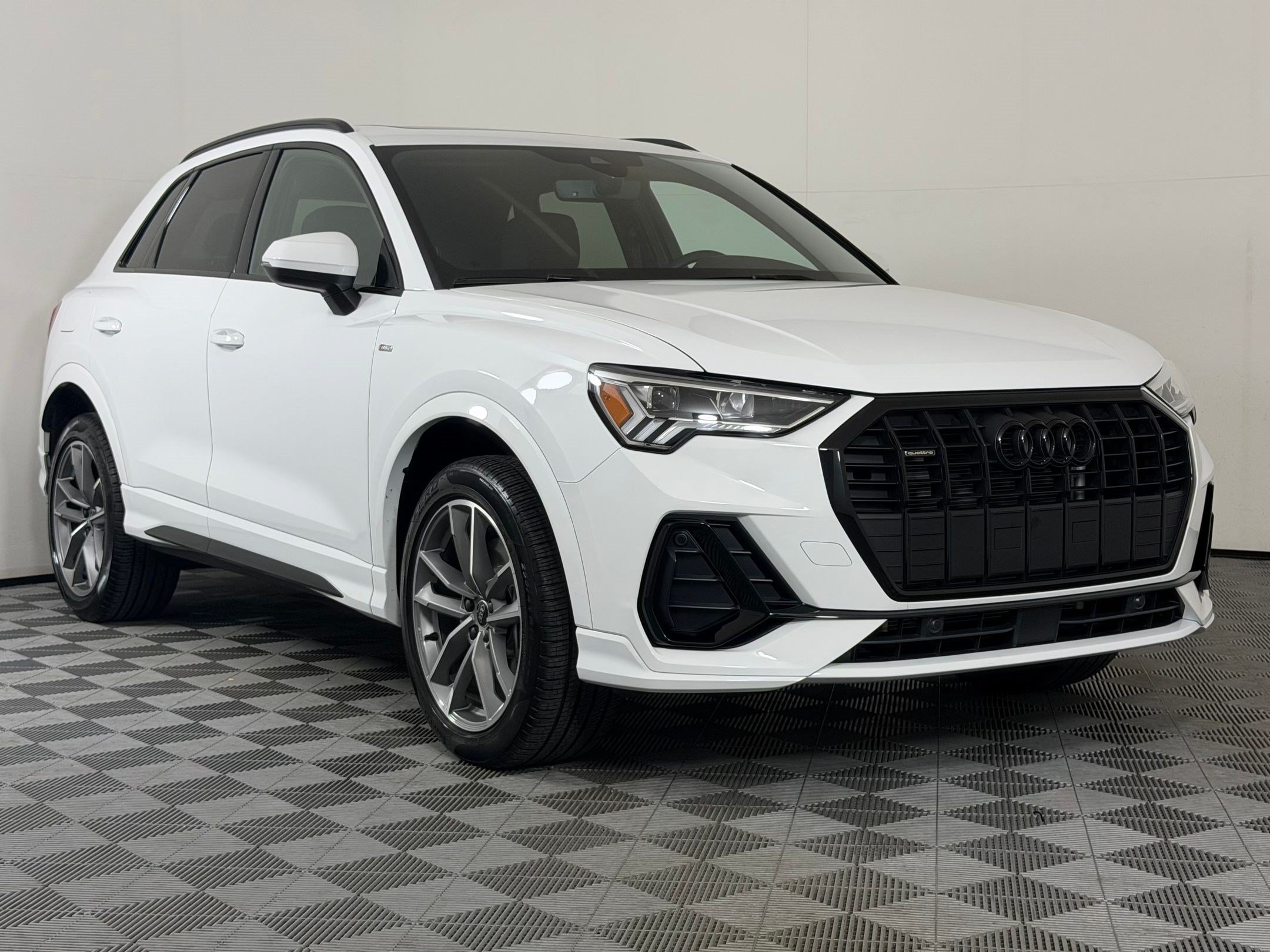 Used 2025 Audi Q3 2.0T Premium w/ Convenience Package AWD/4WD image 7