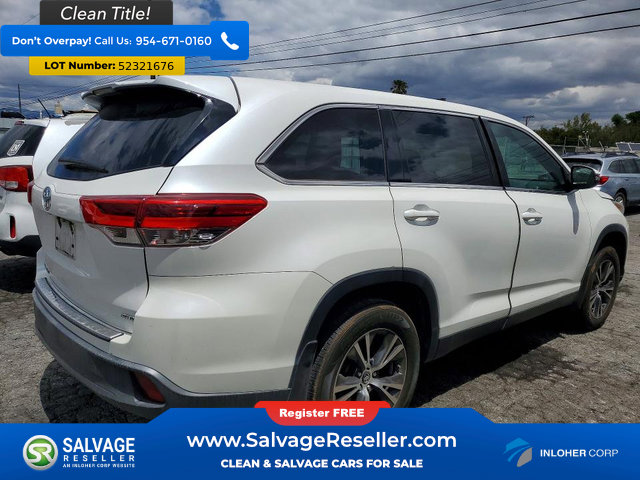 Used 2019 Toyota Highlander LE AWD/4WD image 4