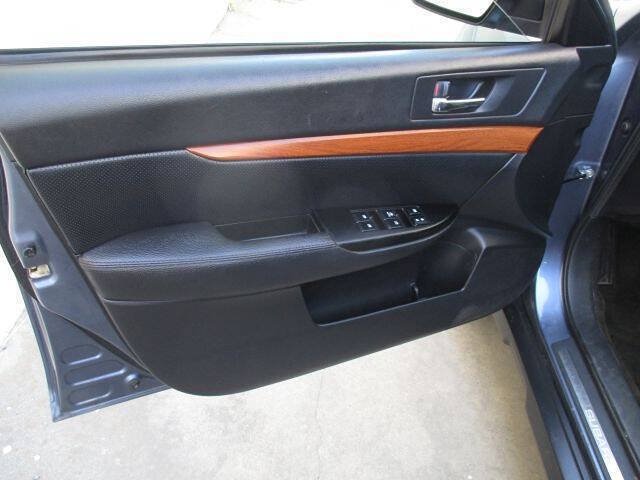 Used 2013 Subaru Outback 3.6R Limited w/ Moonroof Pkg AWD/4WD image 15