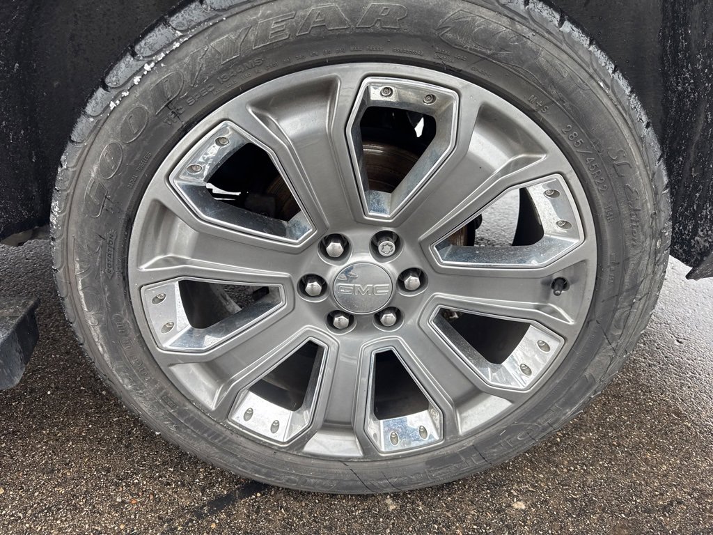 Used 2015 GMC Yukon XL Denali w/ Premium Package image 9