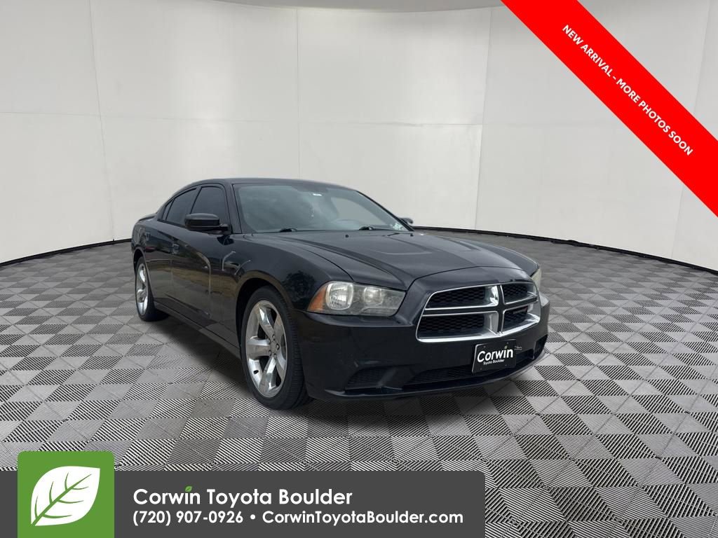 Used 2013 Dodge Charger SE RWD image 1