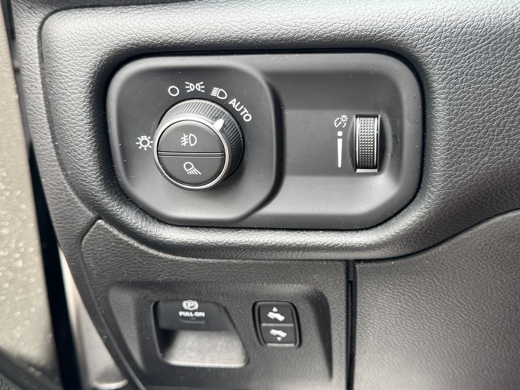 Used 2020 RAM 1500 Big Horn AWD/4WD image 30