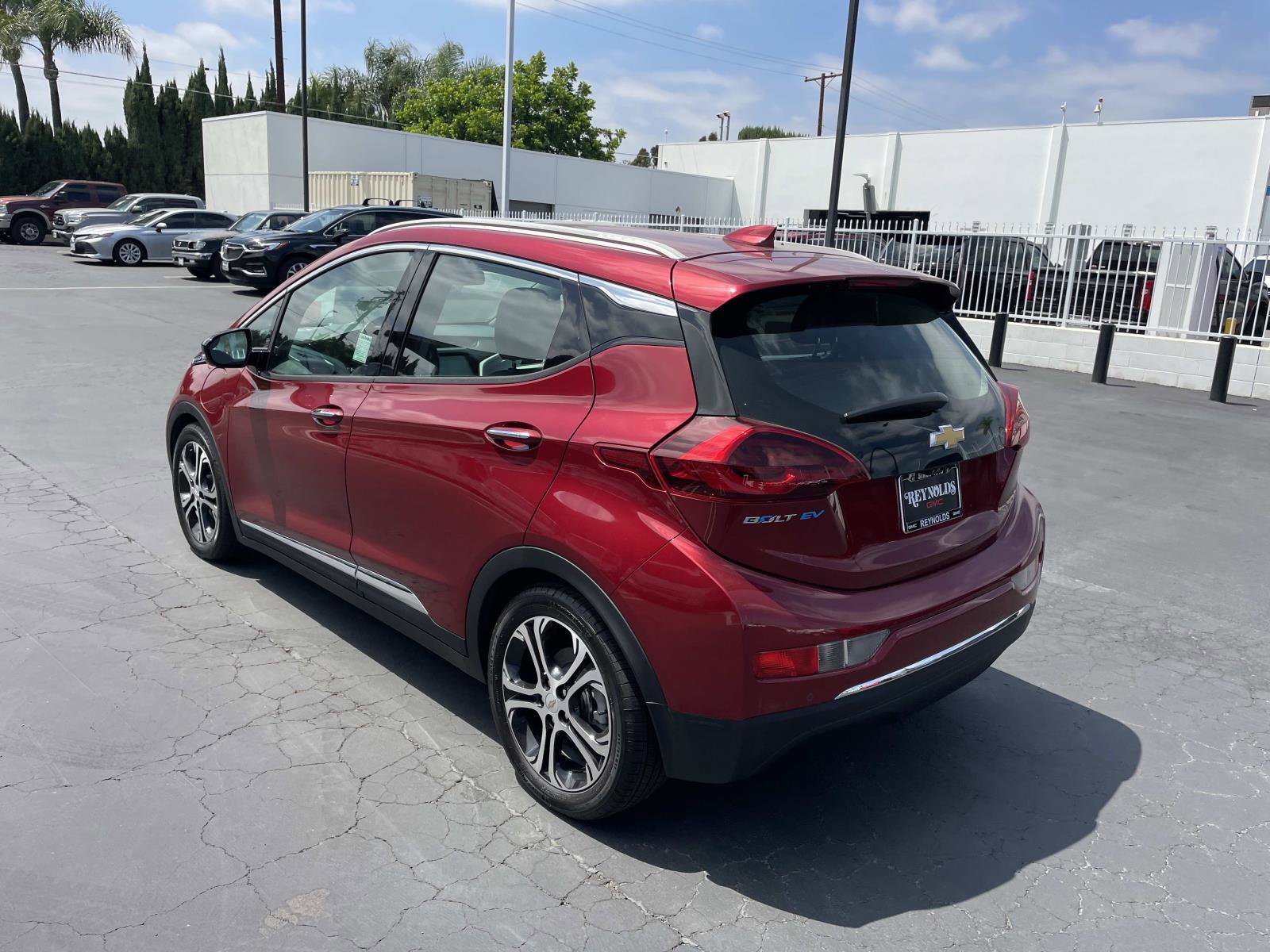 Used 2017 Chevrolet Bolt Premier w/ Driver Confidence II Package FWD image 7