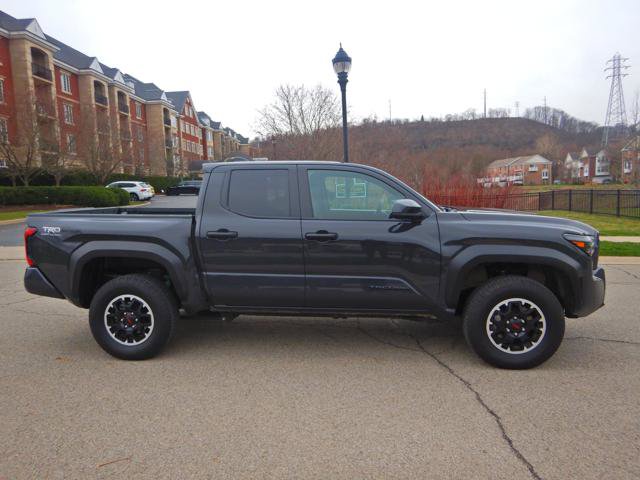 Used 2025 Toyota Tacoma TRD Off-Road image 10