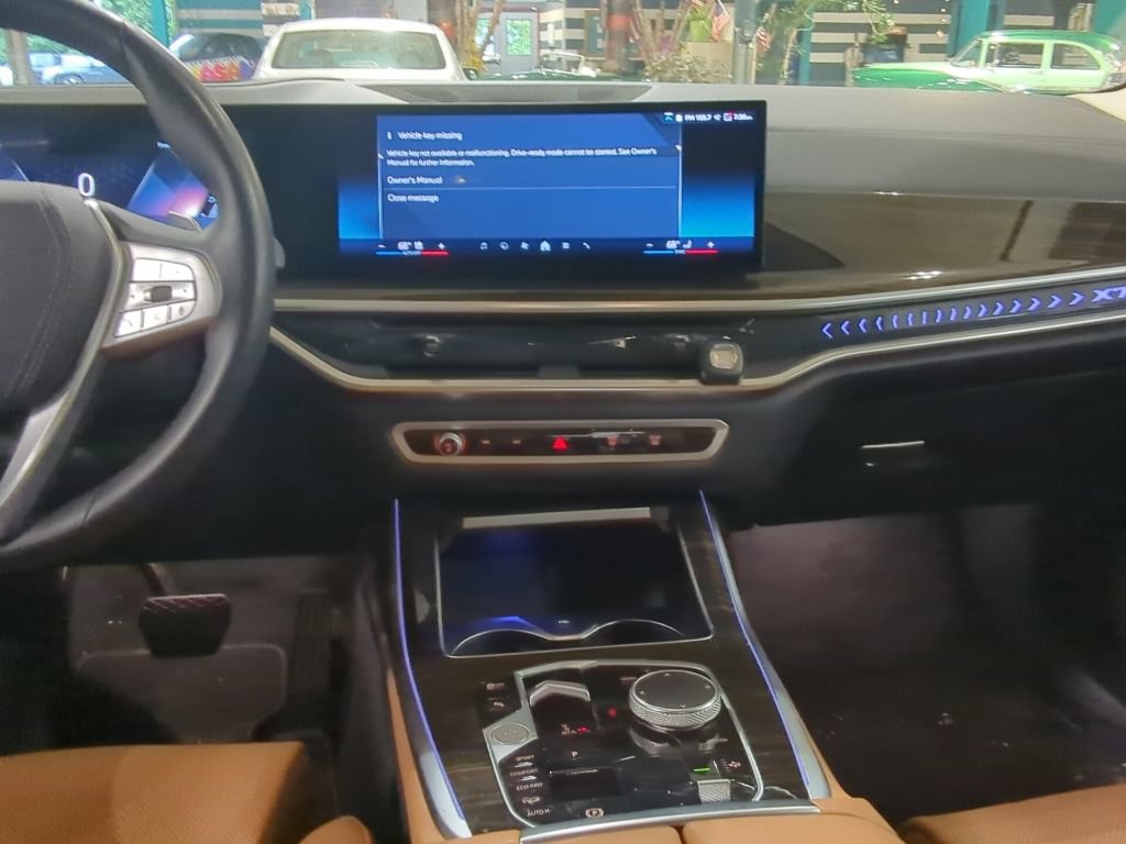 Certified 2024 BMW X7 xDrive40i w/ Premium Package AWD/4WD image 12