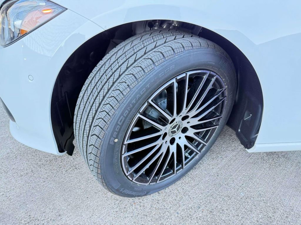 Used 2026 Mercedes-Benz C 300 Sedan image 3