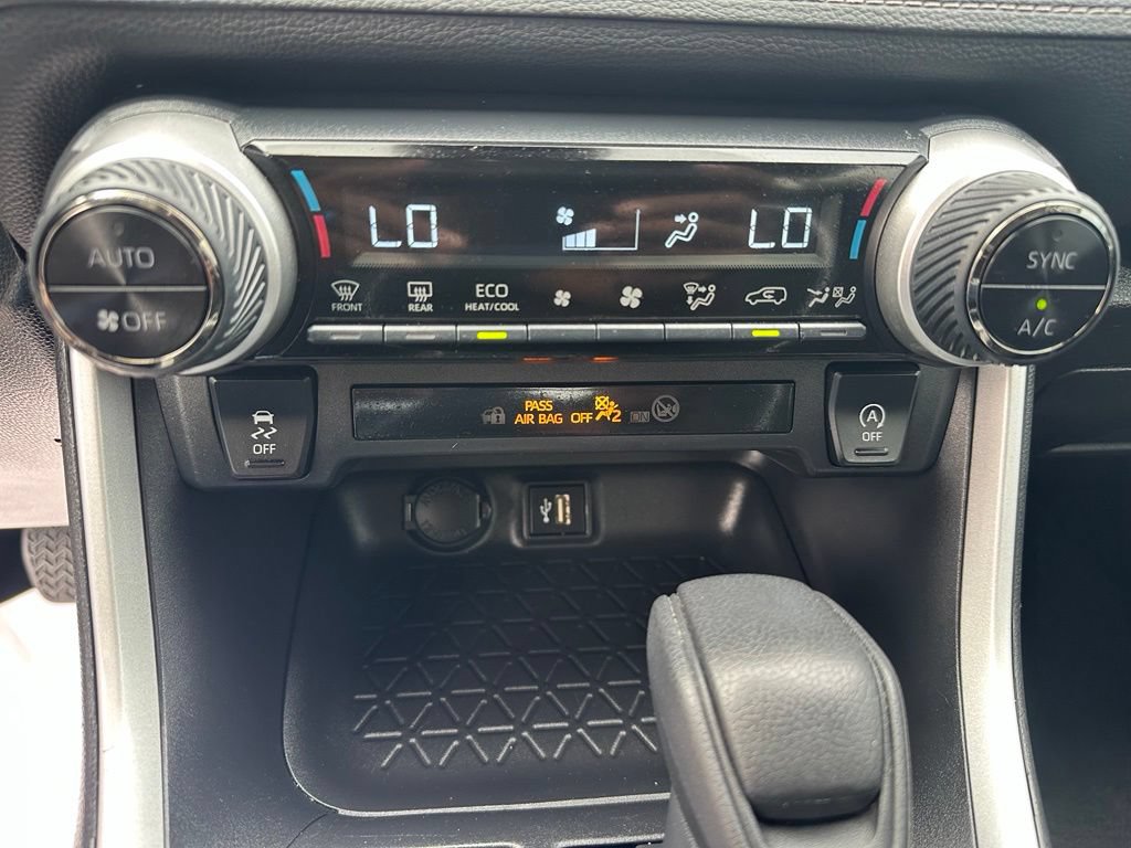Used 2024 Toyota RAV4 XLE w/ Convenience Package FWD image 18