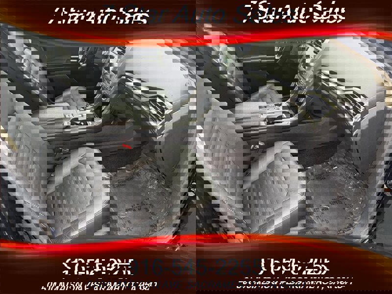 Used 2017 Ford Fusion SE w/ Fusion SE Technology Package image 14