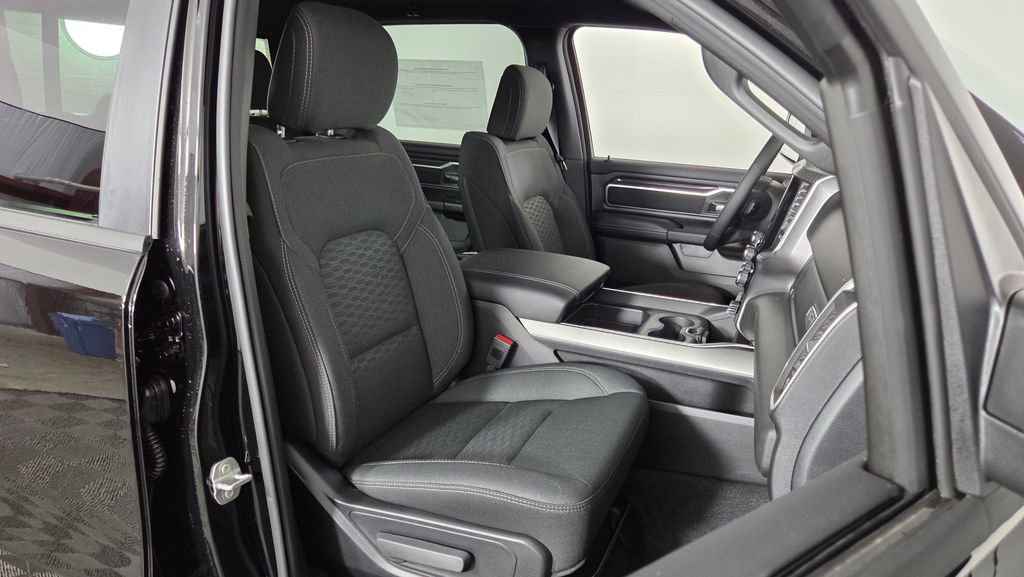 New 2026 RAM 1500 4x4 Crew Cab image 31
