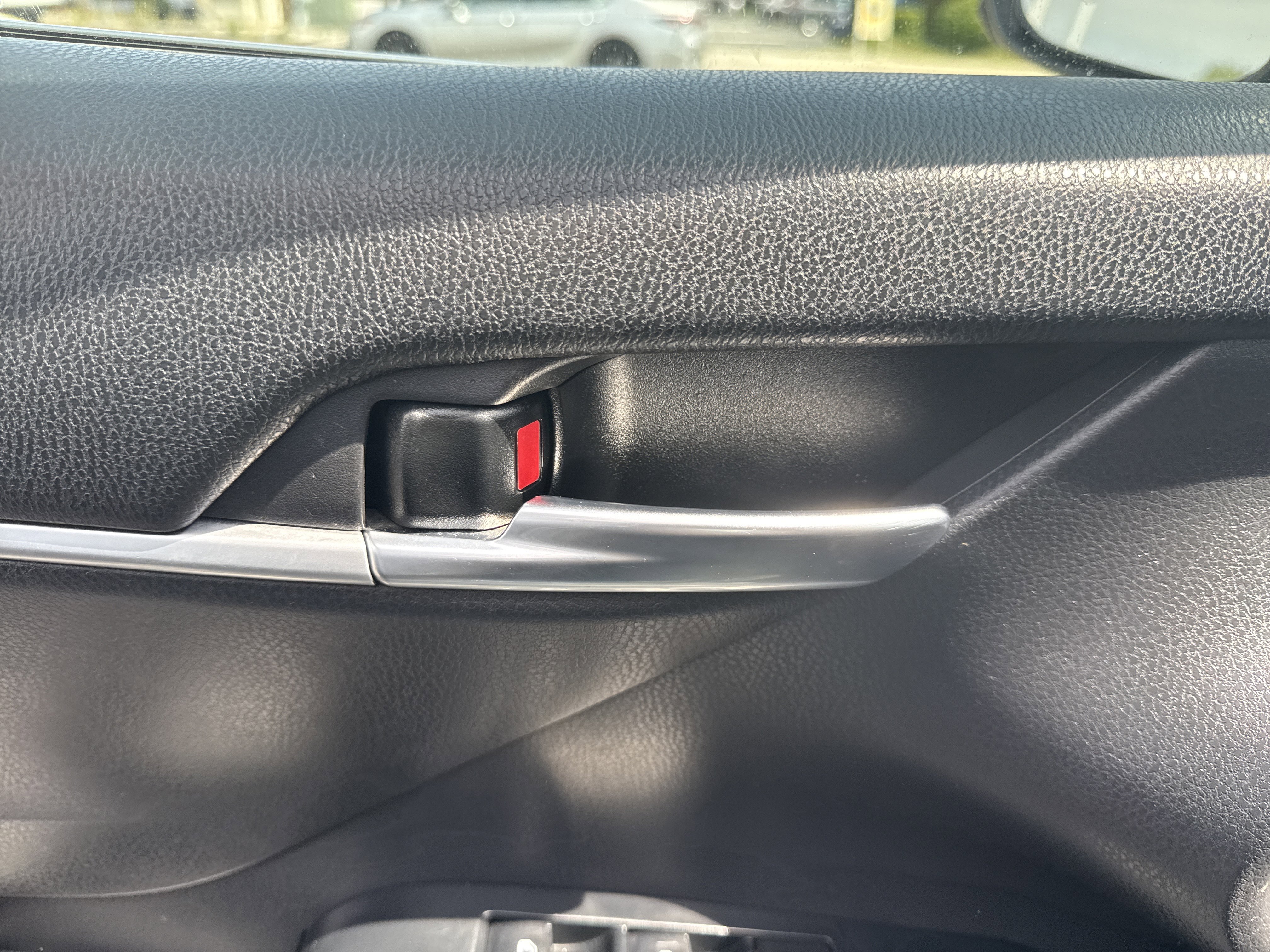 Used 2018 Toyota Camry SE image 16