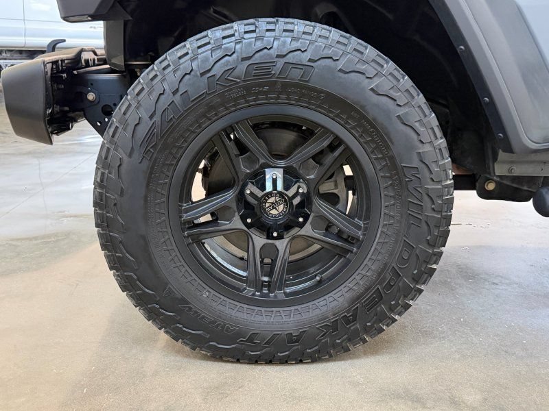 Used 2020 Jeep Gladiator Sport w/ Quick Order Package 24S AWD/4WD image 11