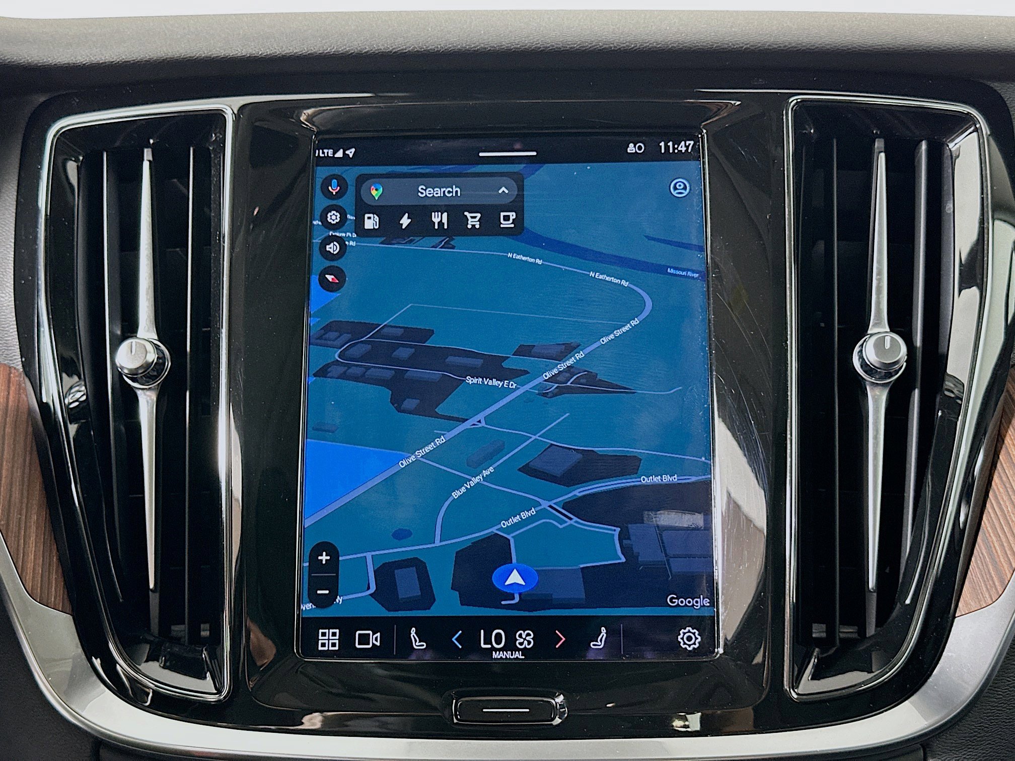 Used 2023 Volvo S60 T8 Plus image 22