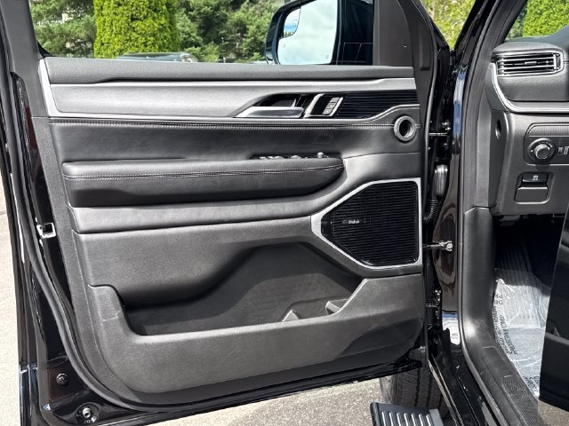 New 2026 Jeep Grand Wagoneer Limited w/ Premium Group II AWD/4WD image 19