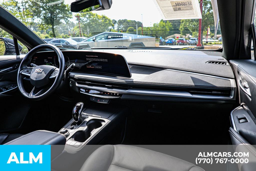 Used 2025 Cadillac XT4 Premium Luxury FWD image 31