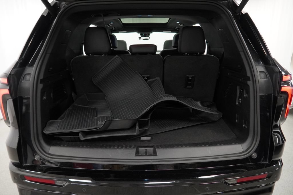 Used 2024 Chevrolet Traverse RS w/ LPO, Floor Liner Package AWD/4WD image 29