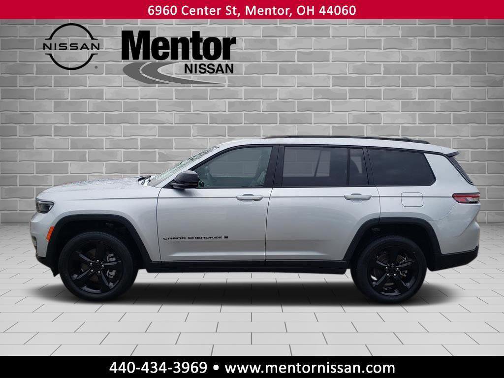 Used 2023 Jeep Grand Cherokee L Laredo image 4