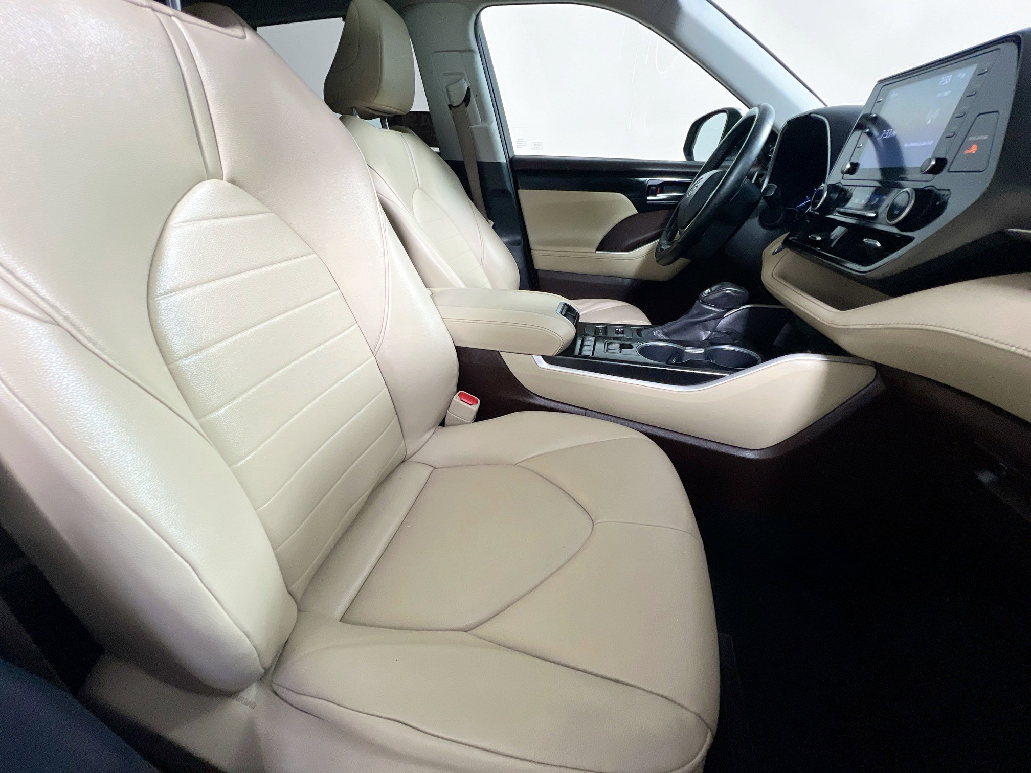 Used 2020 Toyota Highlander XLE image 31