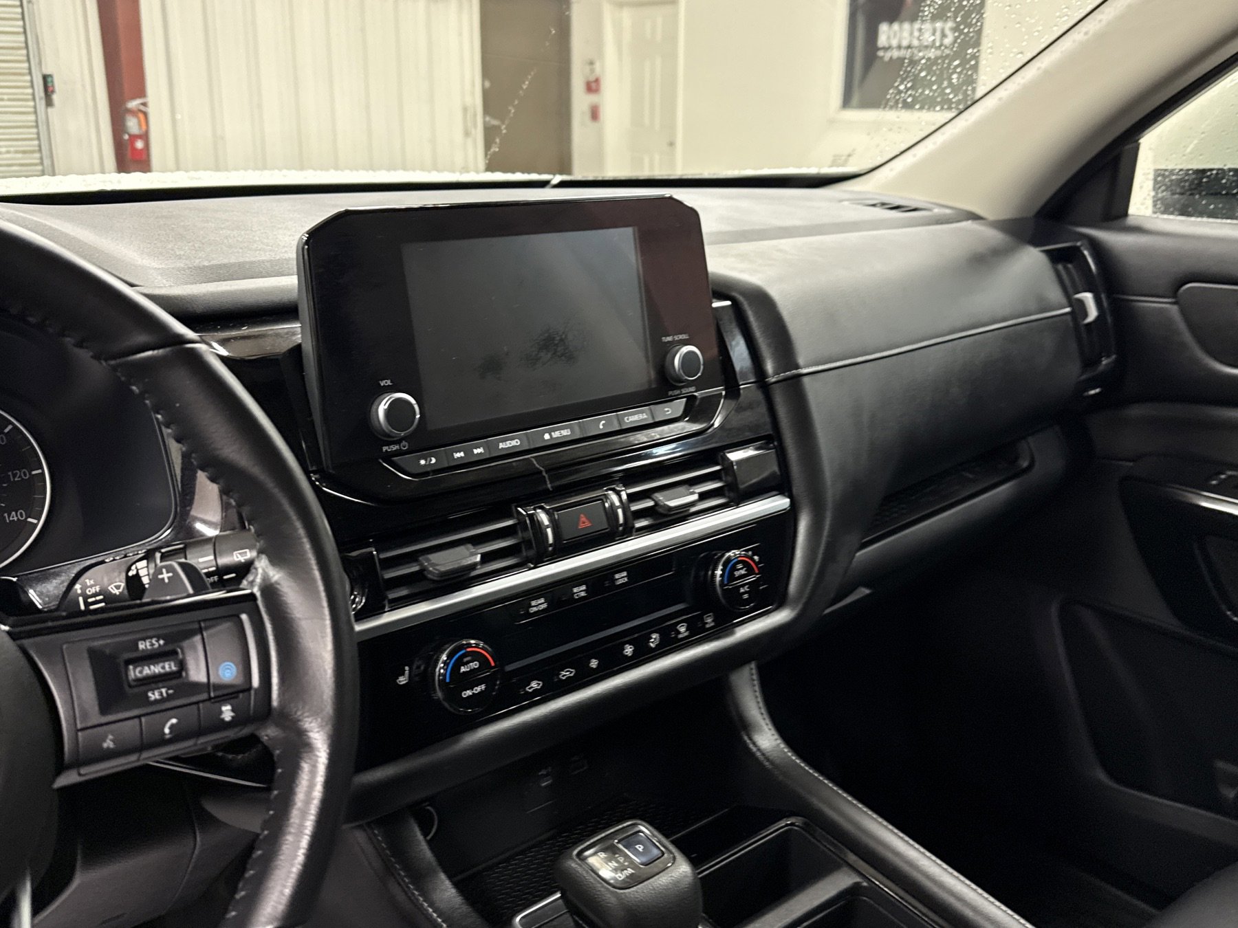 Used 2022 Nissan Pathfinder SV w/ SV Premium Package image 8