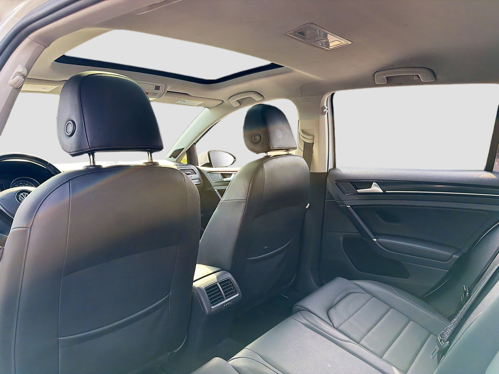 Used 2015 Volkswagen Golf TDI SEL image 6