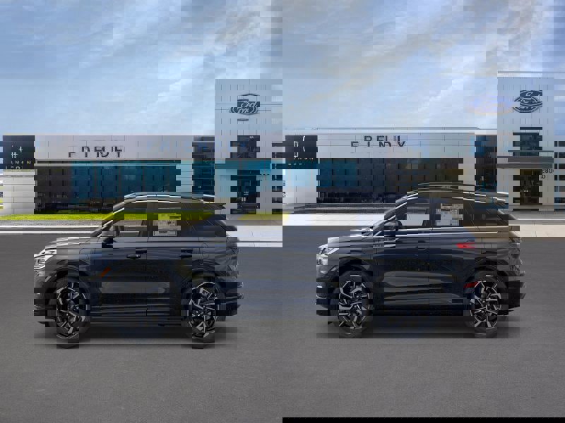 New 2026 Lincoln Corsair Grand Touring image 3