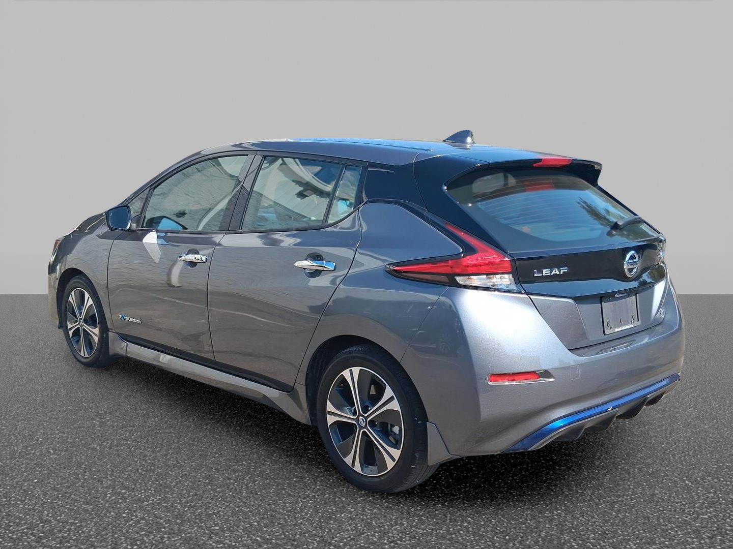 Used 2018 Nissan Leaf SL w/ SL Technology Package FWD image 6