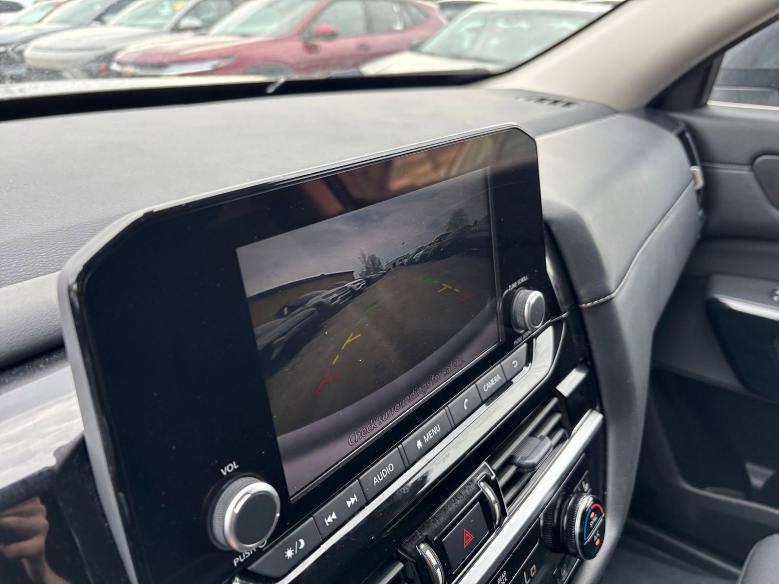 Used 2025 Nissan Pathfinder SV image 25
