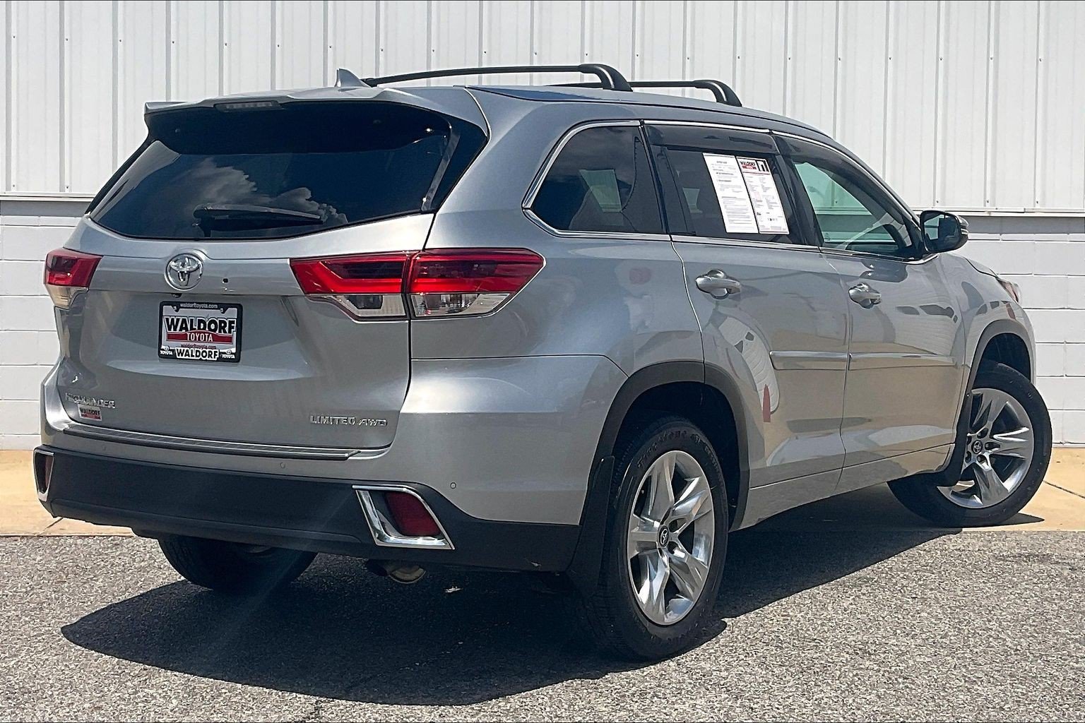 Used 2018 Toyota Highlander Limited AWD/4WD image 17