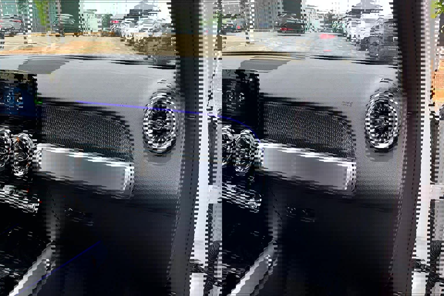 Certified 2023 Mercedes-Benz EQB 300 4MATIC image 18