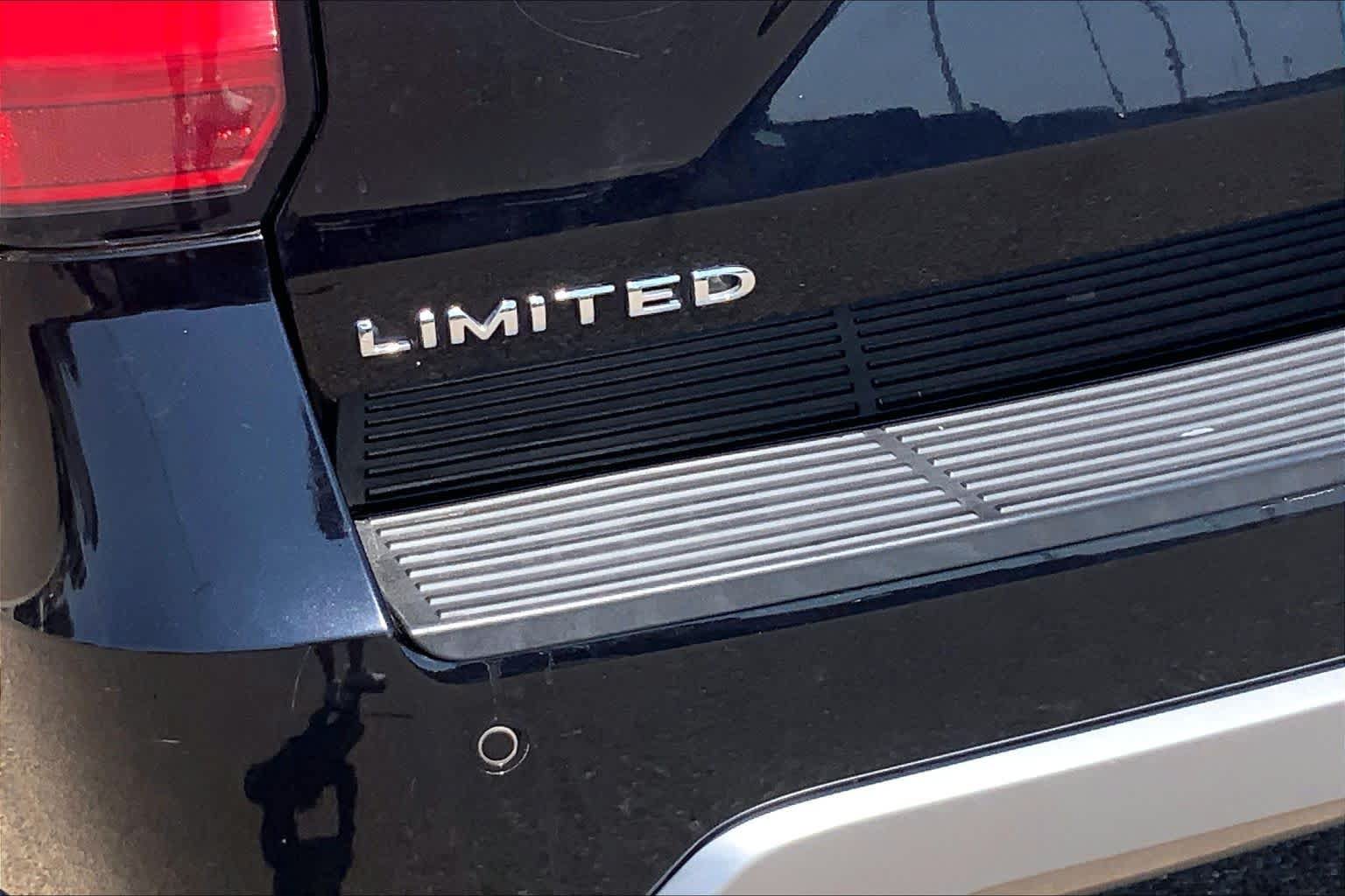 Used 2019 Ford Expedition Limited w/ Driver Assistance Package AWD/4WD image 10