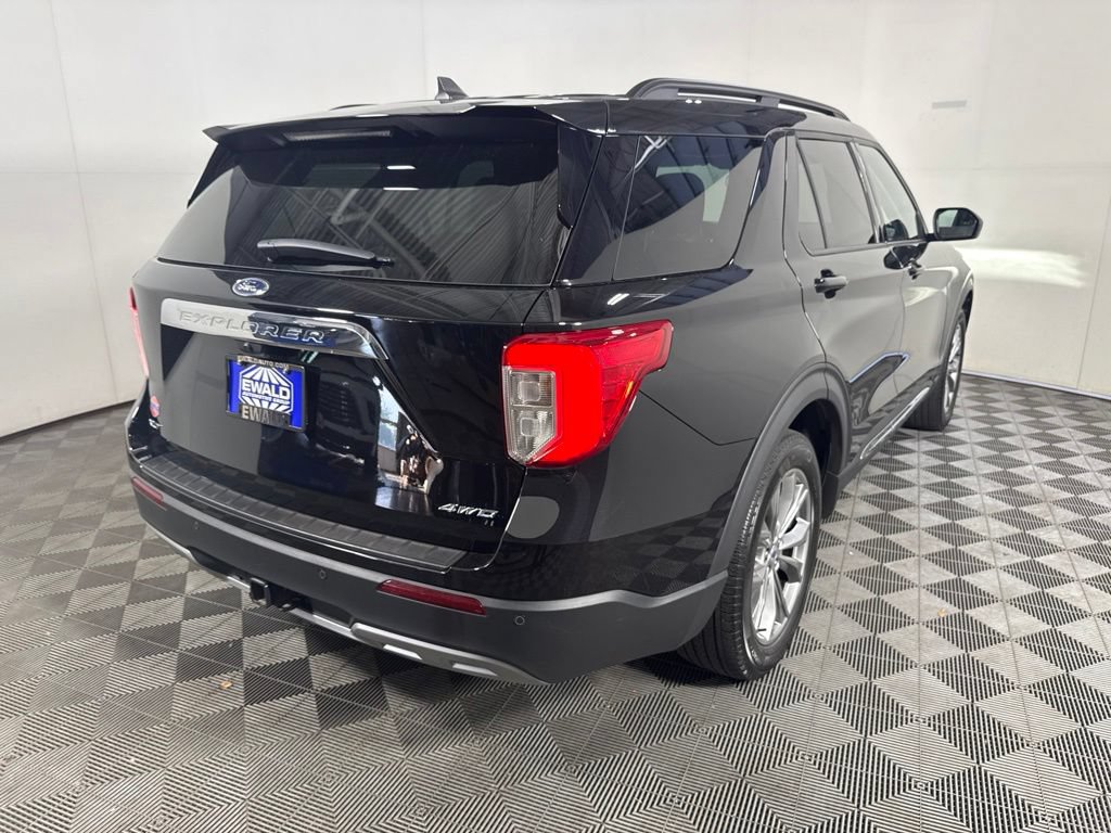 Used 2023 Ford Explorer XLT w/ Equipment Group 202A AWD/4WD image 11