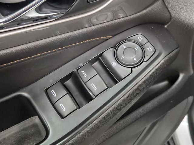 Used 2018 Chevrolet Traverse LT image 18