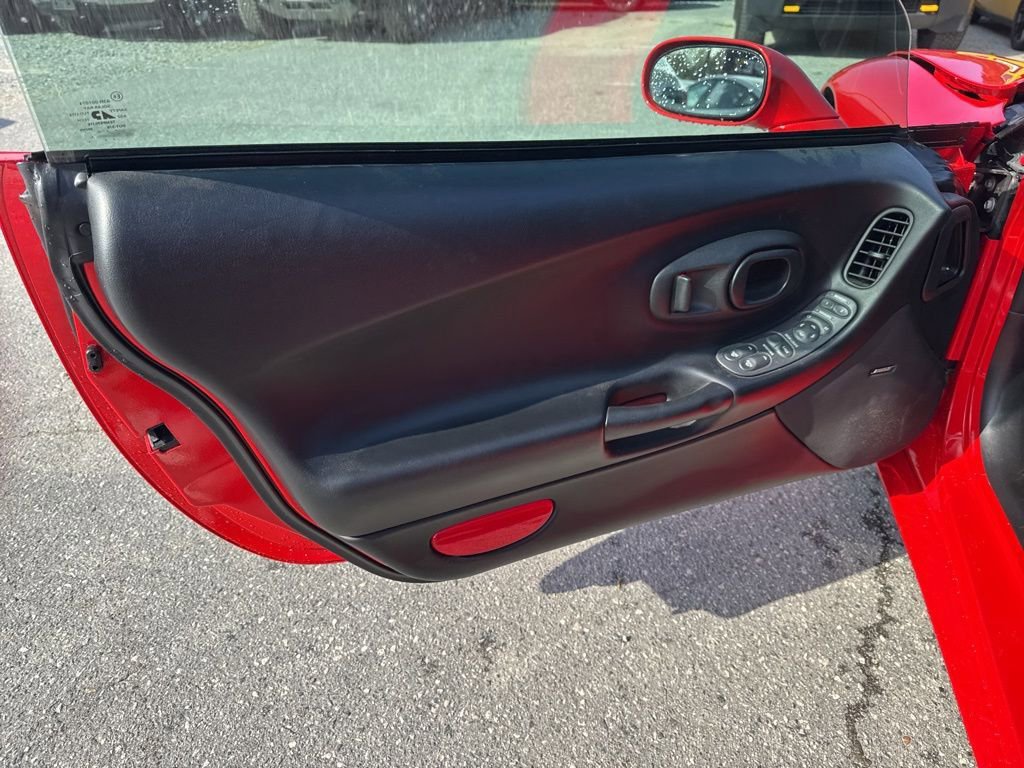 Used 1998 Chevrolet Corvette Coupe w/ Roof Pkg image 16