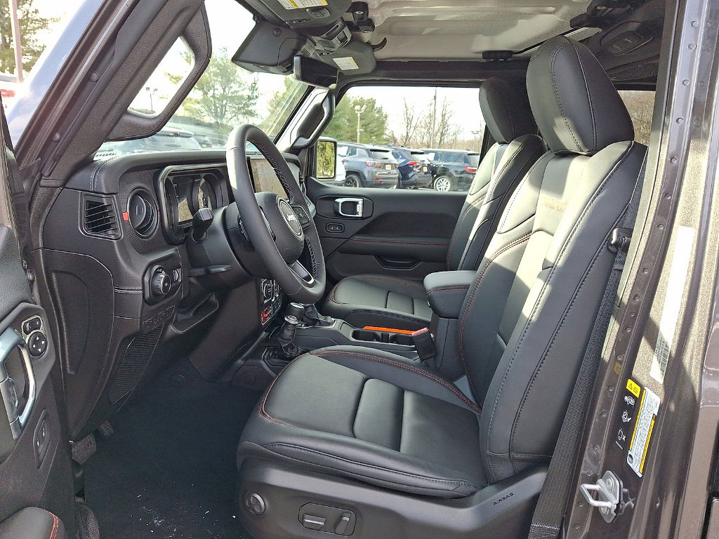 Used 2025 Jeep Wrangler Unlimited Rubicon w/ Safety Group AWD/4WD image 14
