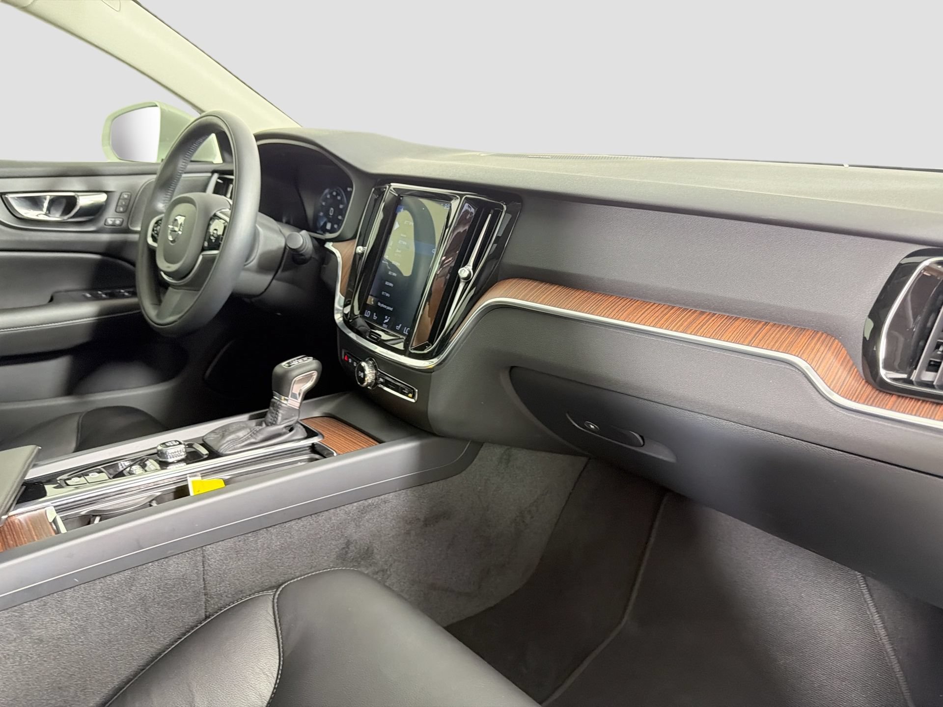 Used 2020 Volvo S60 T5 Momentum FWD image 28