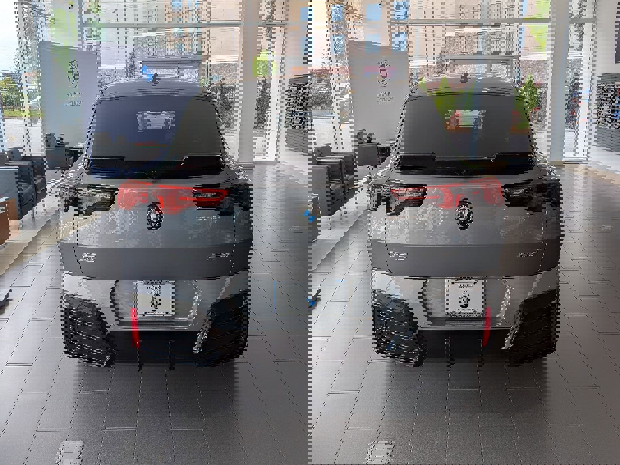 New 2026 BMW X2 xDrive28i w/ Technology Package AWD/4WD image 4