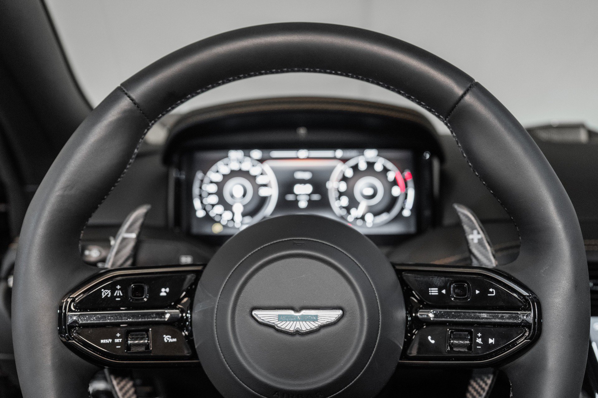 Used 2025 Aston Martin DB12 Coupe image 10