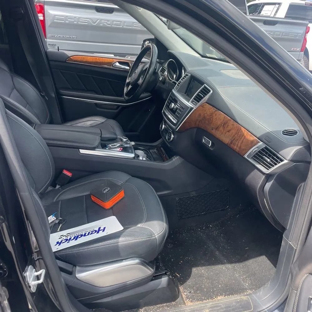 Used 2015 Mercedes-Benz GL 550 4MATIC image 22