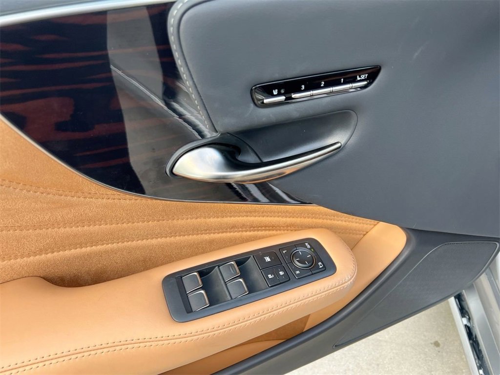 Certified 2025 Lexus LS 500 image 11
