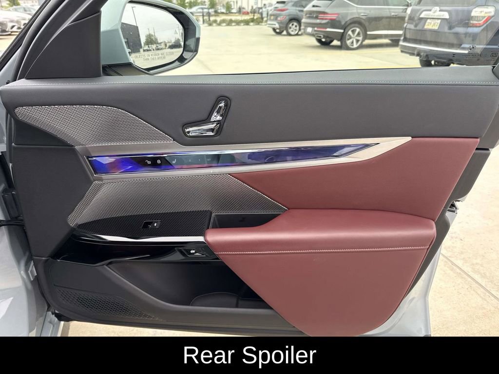 Used 2025 BMW 760i xDrive w/ Executive Package image 17