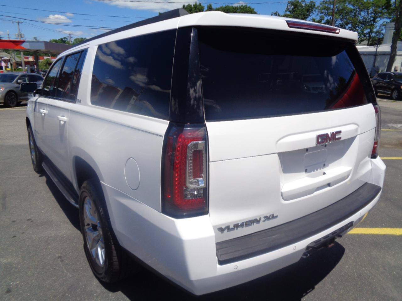Used 2017 GMC Yukon XL SLE w/ SLE Value Package AWD/4WD image 17