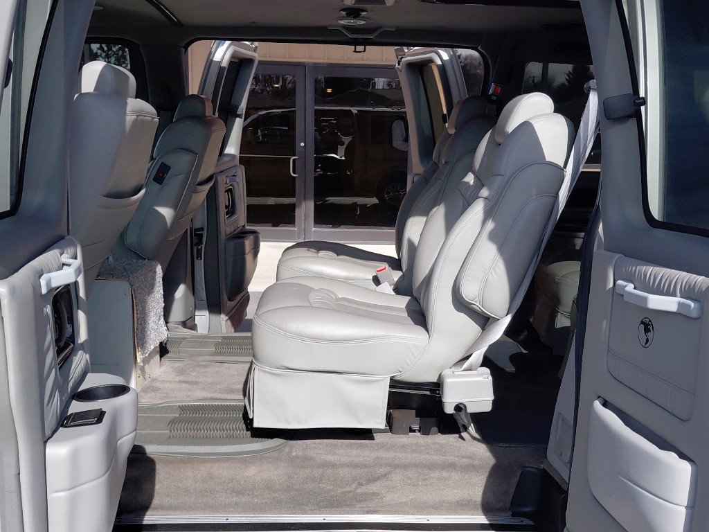 Used 2005 GMC Savana 1500 AWD w/ Preferred Equipment Group image 10