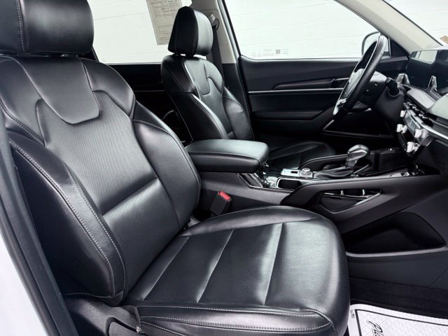 Used 2025 Kia Telluride S AWD/4WD image 17