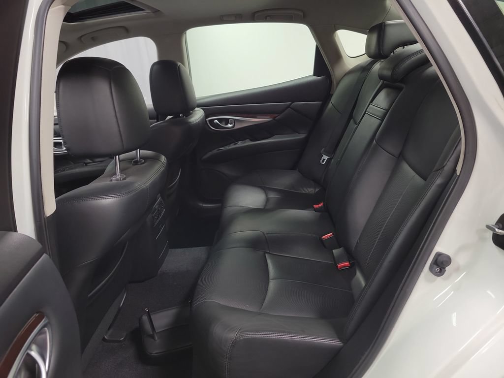 Used 2016 INFINITI Q70 3.7 AWD/4WD image 26