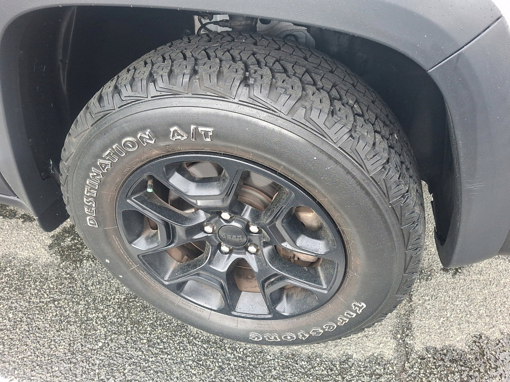 Used 2022 Jeep Cherokee Trailhawk w/ Trailer Tow Group AWD/4WD image 8